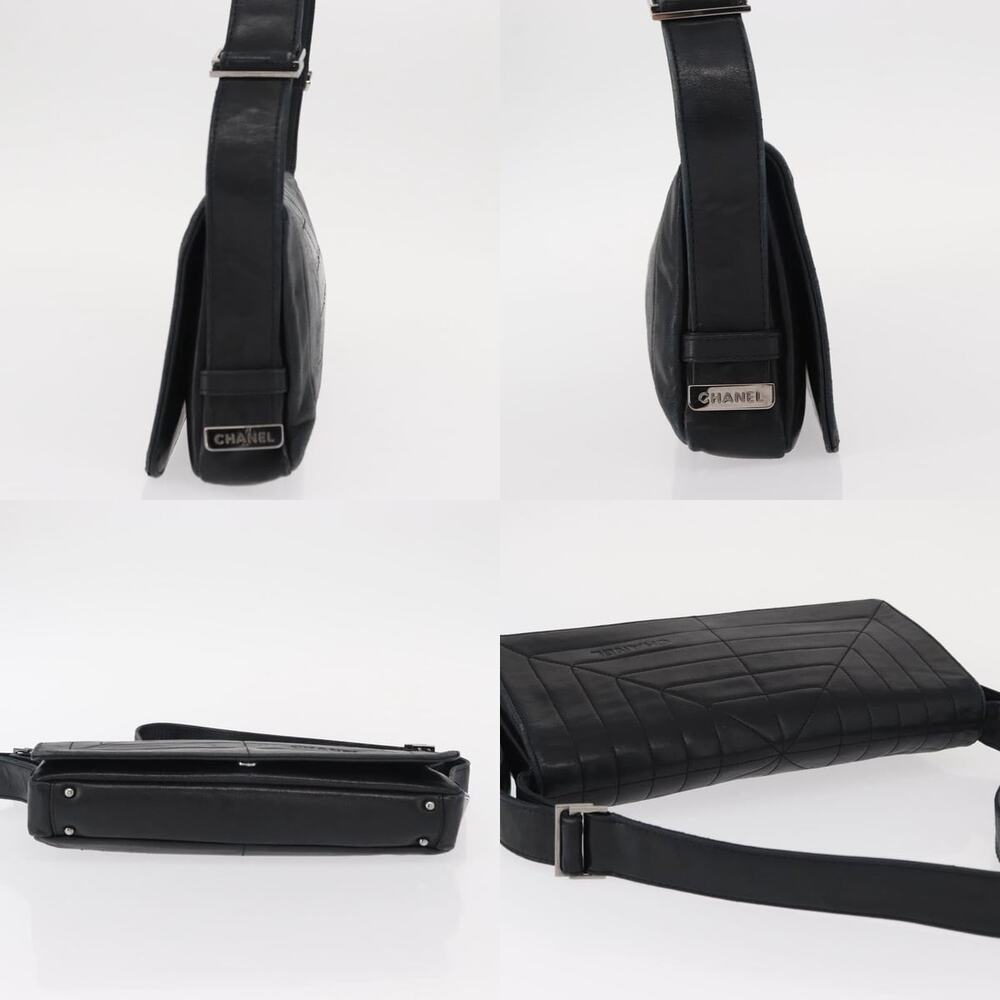 Chanel Classic Flap Shoulder Bag - Picture 3 of 8